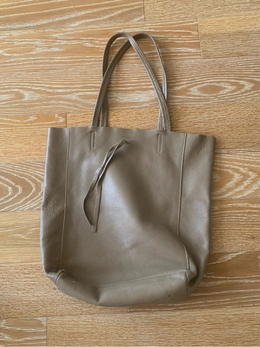 Women’s Taupe Leather Tote Bag